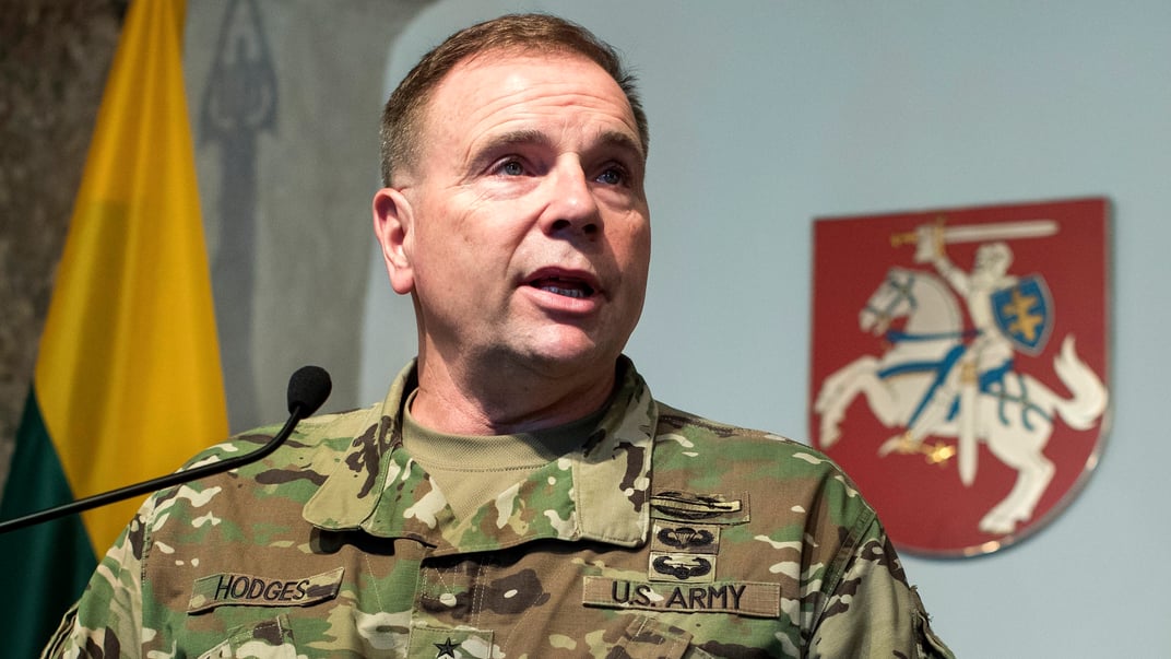 Тодішній командувач армією США в Європі генерал-лейтенант Бен Годжес виступає під час пресконференції у Вільнюсі, Литва, 1 березня 2017 року