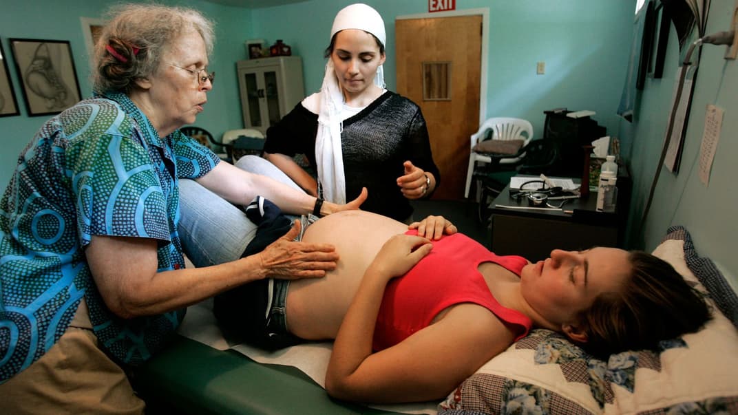 Заняття з акушерської майстерності на фермі в Саммертауні, штат Теннессі, 26 червня 2007 року.