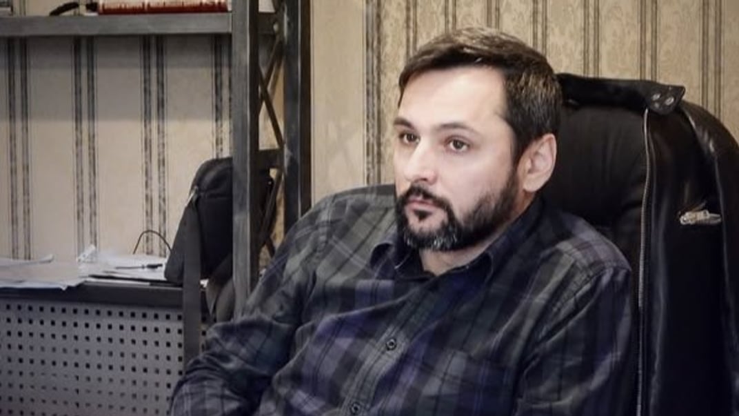 Викладач Київського національного університету імені Карпенка-Карого та режисер Молодого театру Андрій Білоус