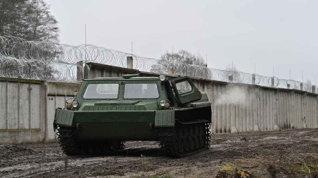 Зведення стіни на кордоні з Білоруссю на Волині, листопад 2022 року