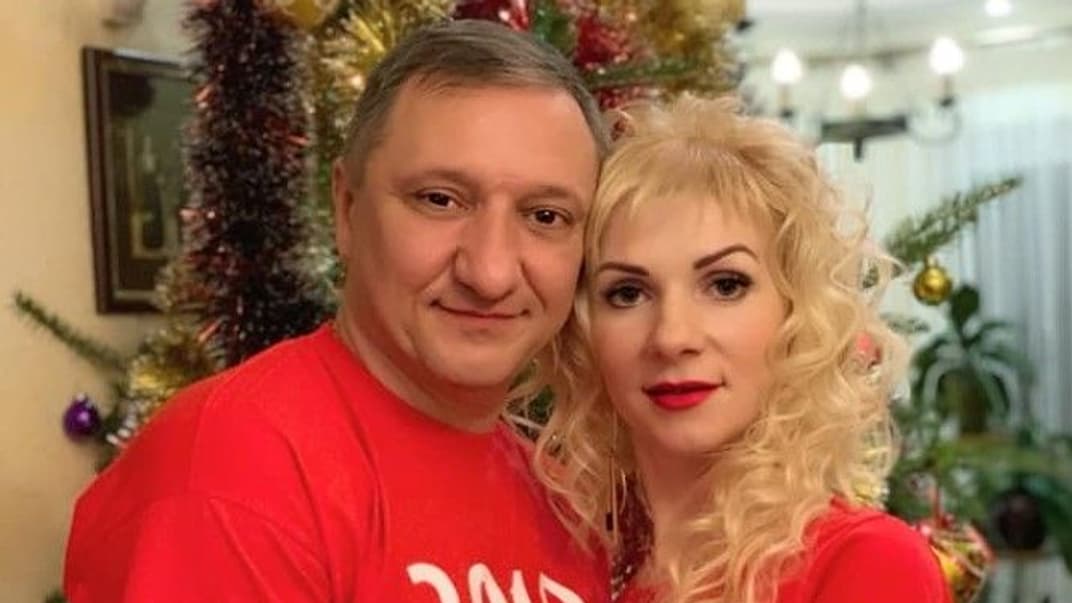 Бывший народный депутаты Алексей Кайда от фракции «Свобода» (слева) и его жена