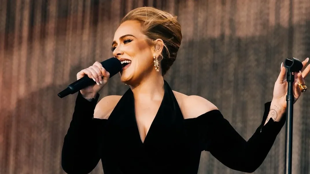 Співачка Адель