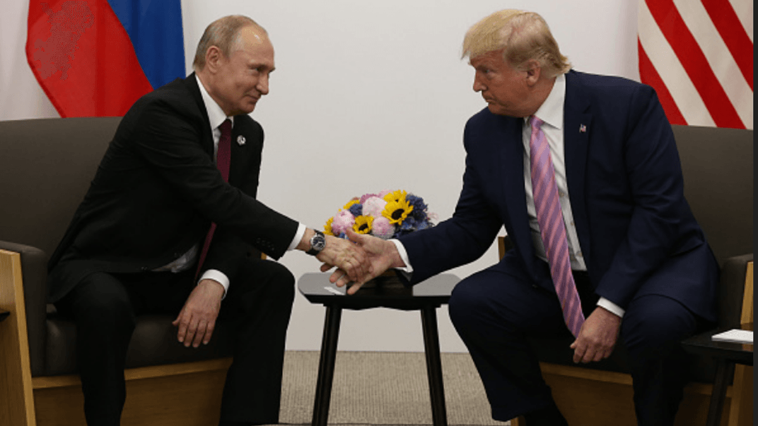 Президент США Дональд Трамп та лідер рф володимир путін під час зустрічі на саміті G20 в Японії, 28 червня 2019 року Президент США Дональд Трамп та лідер рф володимир путін під час зустрічі на саміті G20 в Японії, 28 червня 2019 року