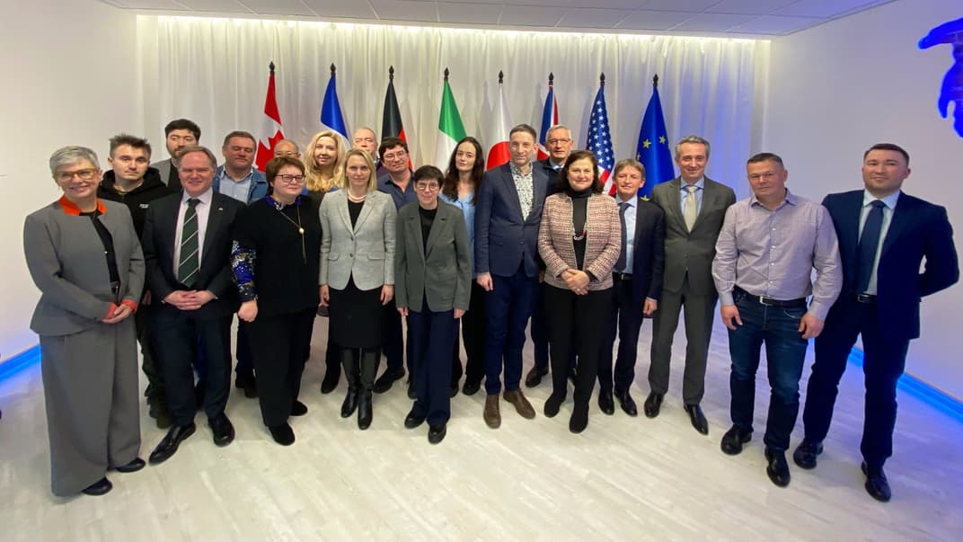 Послы G7 встретились с украинскими журналистами