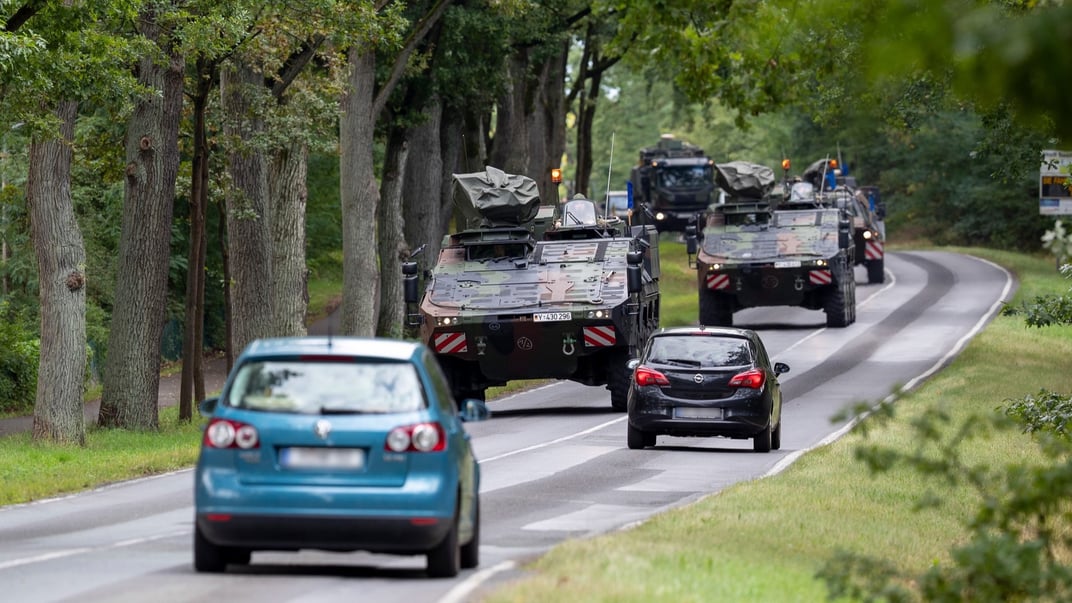 Ілюстративне фото. Колонна німецької військової техніки під час навчань Grand Eagle 2025, вересень 2025 року