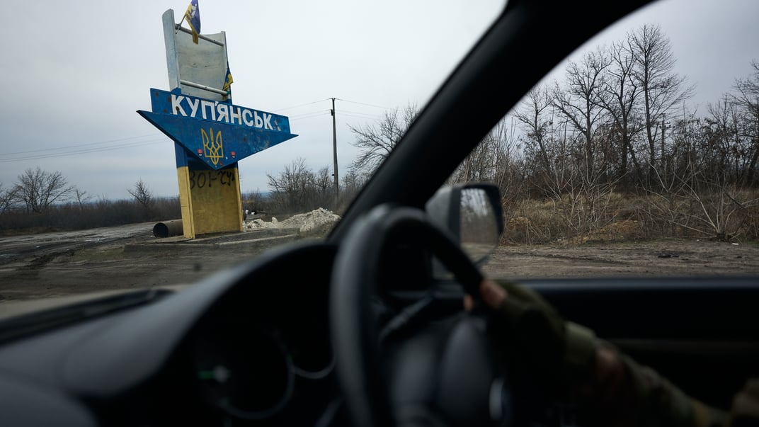 Иллюстративное фото. Стелла на въезде в Купянск Харьковской области