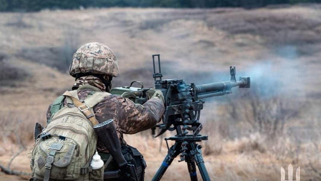 Украинский военный и оружие. Иллюстративное фото