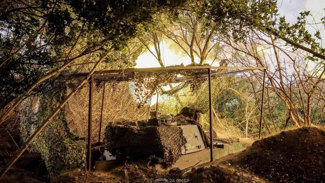 Иллюстративное фото. Украинские военные стреляют из САУ