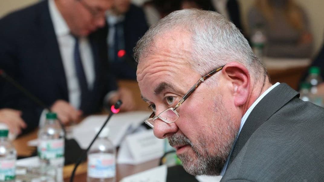 Народний депутат Станіслав Березкін під час засідання комітету Ради з питань регламенту та організації роботи парламенту, на якому розглядається подання генпрокурора про зняття недоторканності з депутата Станіслава Березкіна, Київ, 19 листопада 2018 року