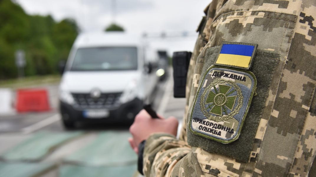 Ілюстративне фото. Прикордонник на пункті пропуску