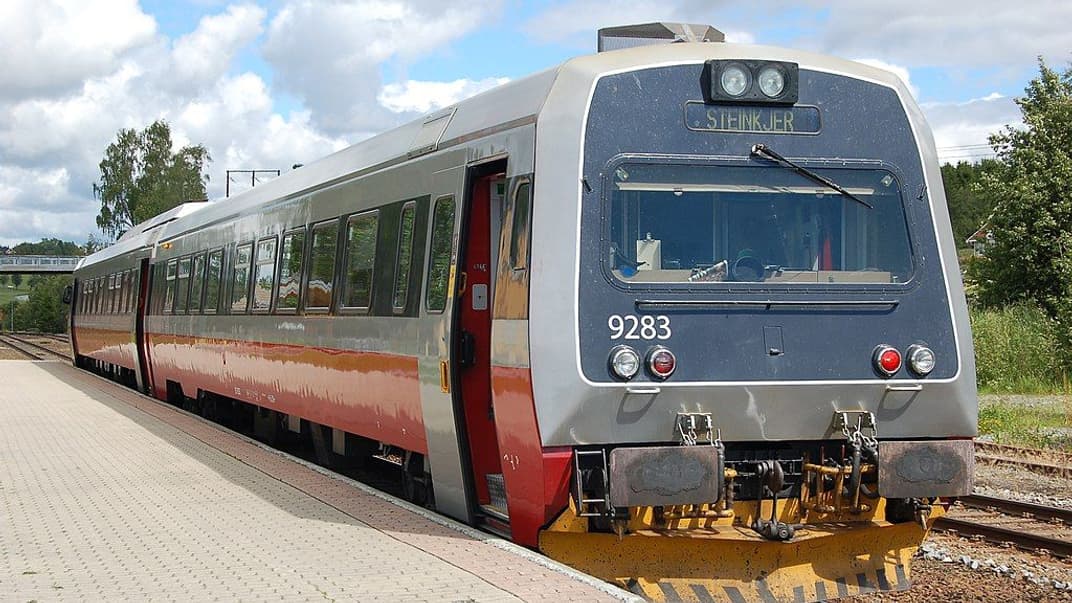 Ілюстративне фото. Norske Tog Class 92 на станції в Норвегії, червень 2008 року