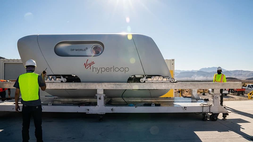 Капсула Virgin Hyperloop перед первым запуском с пассажирами на борту