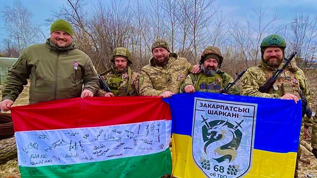 Федір Шандор (посередині) разом з побратимами, березень 2023 року