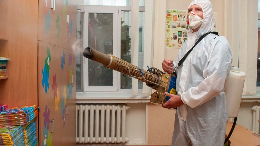 Дезинфекция класса в школе, Харьков, 24 сентября 2020 года
