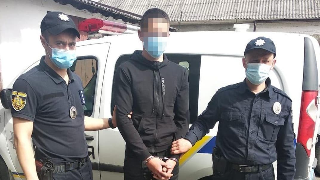 Затриманий чоловік, який відкрив вогонь по правоохоронцях і лісничих. Його підозрюють у незаконному вирубуванні лісу