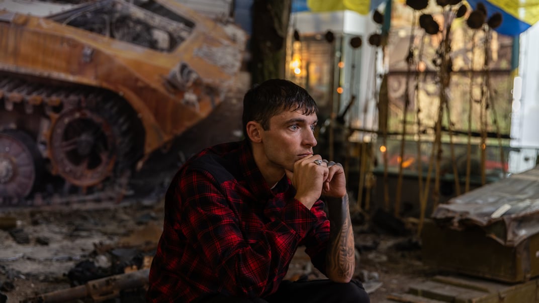 «Домой ты все равно не поедешь, у тебя рак — четвертая стадия». Как пленный морпех все же вернулся и почему судится с мамой за государственные выплаты