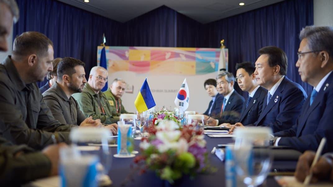 Президенти України та Південної Кореї з делегаціями своїх країн на переговорах у Японії, 21 травня 2023 року