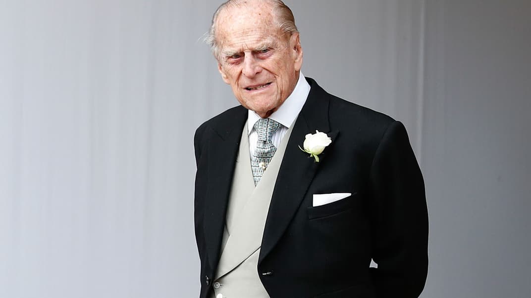 Британський принц Філіп чекає весільної процесії після одруження принцеси Євгенії Йоркської та Джека Бруксбанка в каплиці Святого Георгія, Віндзорський замок, поблизу Лондона, Англія, 12 жовтня 2018 року