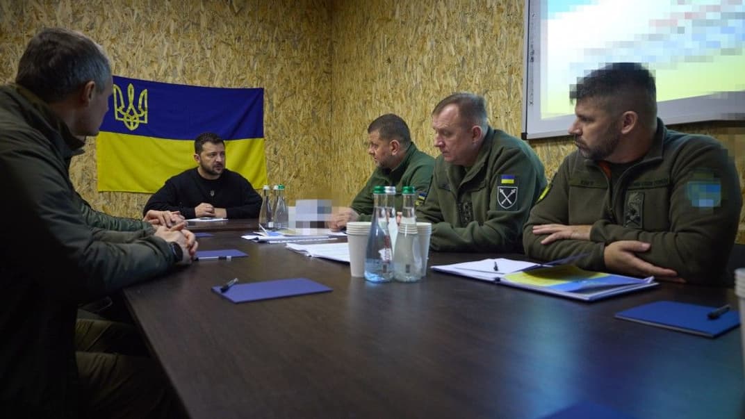 Президент Володимир Зеленський на нараді з Головнокомандувачем ЗСУ Валерієм Залужним, Херсонська область, 20 жовтня 2023 року