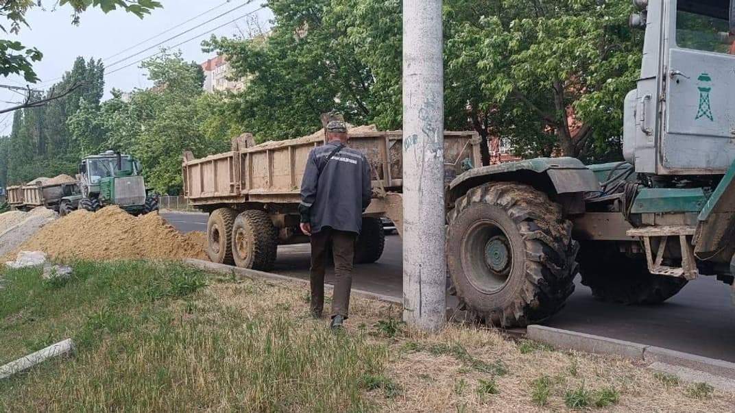 В Николаеве укрепляют берега, 7 июня 2023 года