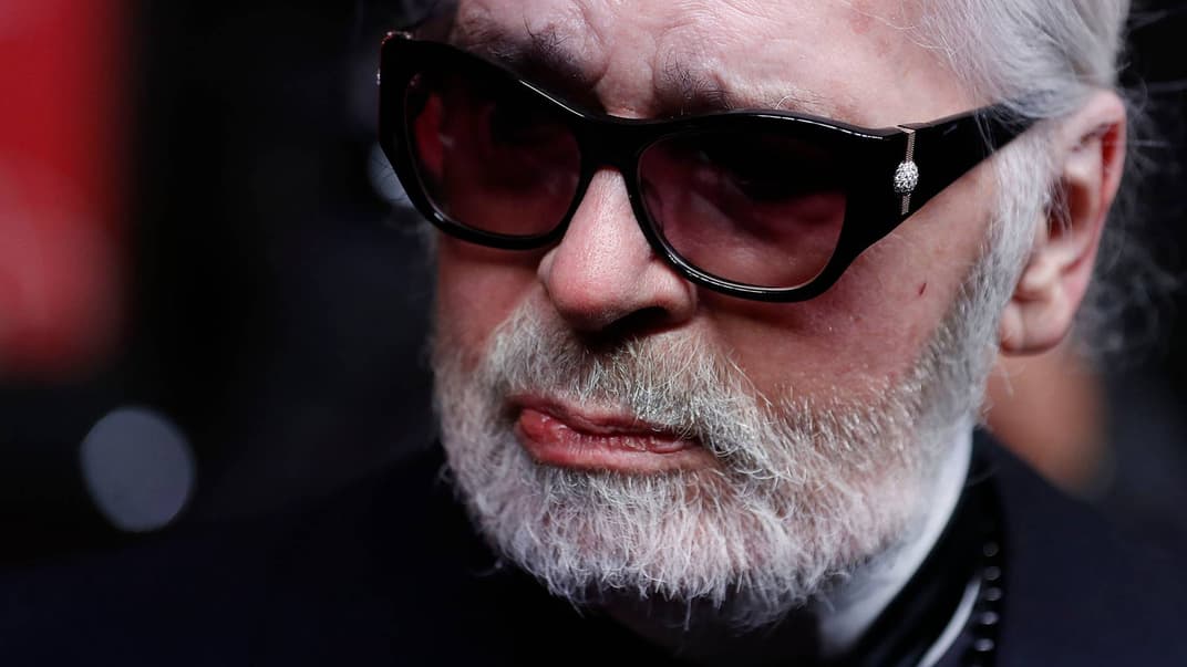 Німецький дизайнер Карл Лагерфельд на церемонії відкриття різдвяної ілюмінації на Єлисейських полях у Парижі, Франція, 22 листопада 2018 року