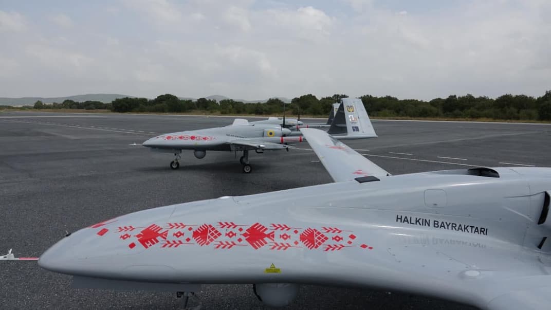 На фото «Народные Байракторы» для ВСУ во время продготовки к отправке из Турции, 24 августа 2022 года