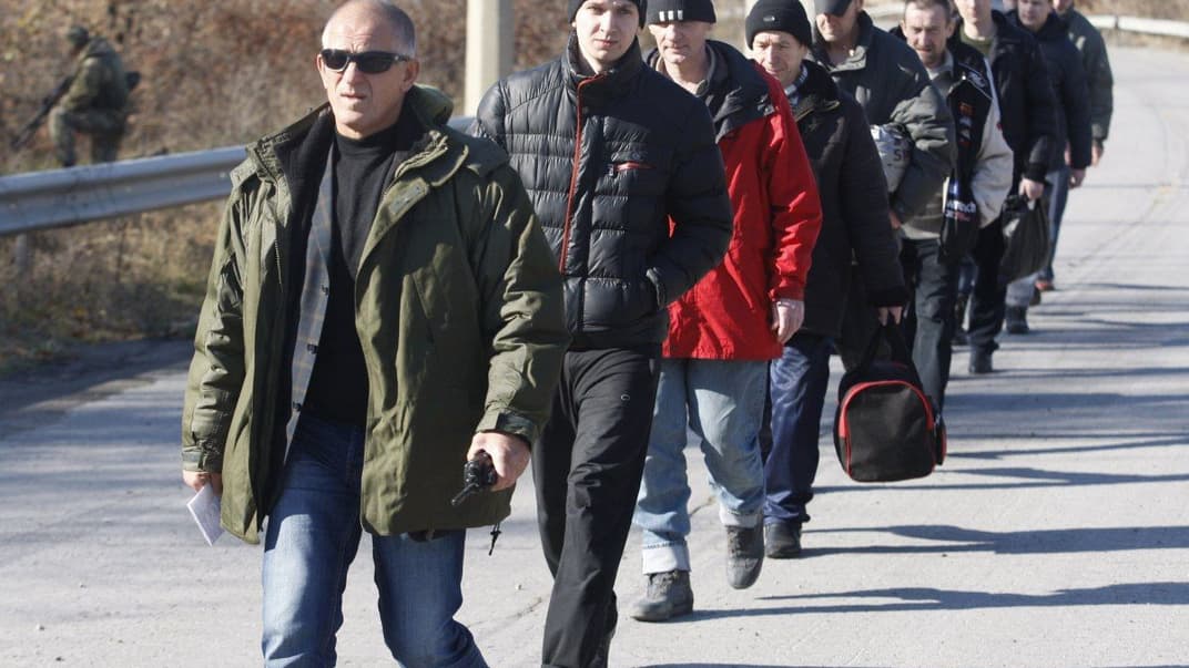 Військовополонені самопроголошених «Л/ДНР» під час обміну полонених у місті Щастя Луганської області, 29 жовтня 2015 року