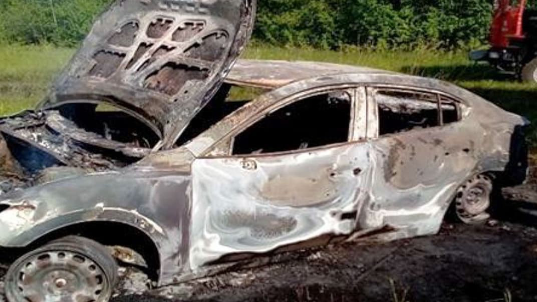 Розстріляна та підпалена автівка киян