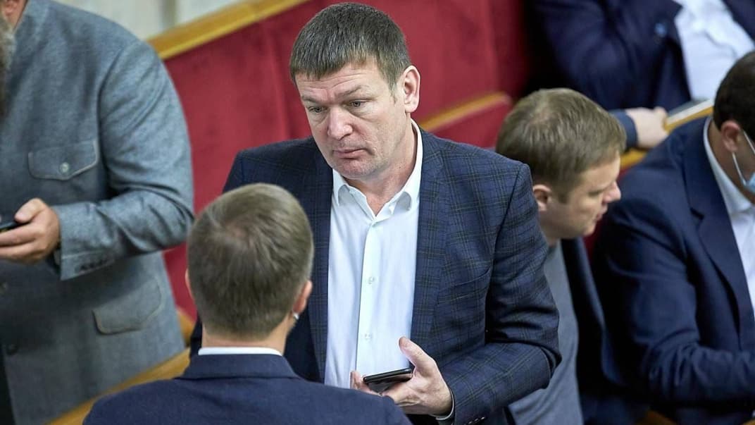 Роберт Горват (по центру)