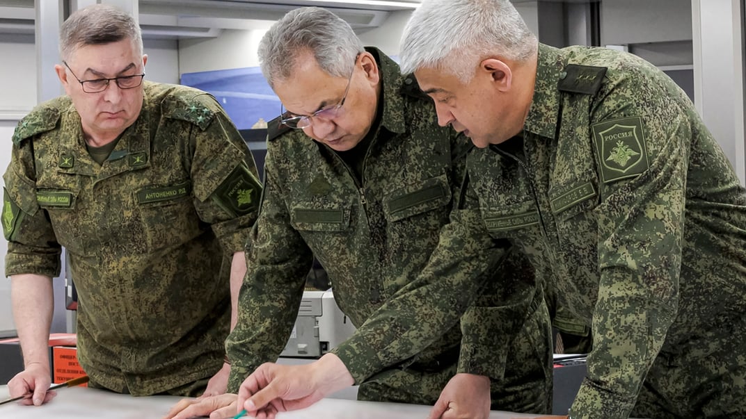 Командувач угрупованням військ «Захід» збройних сил росії генерал-полковник Євген Нікіфоров (праворуч) Командувач угрупованням військ «Захід» збройних сил росії генерал-полковник Євген Нікіфоров (праворуч)