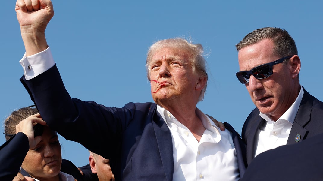 Дональд Трамп після замаху в Батлері, штат Пенсильванія Дональд Трамп після замаху в Батлері, штат Пенсильванія