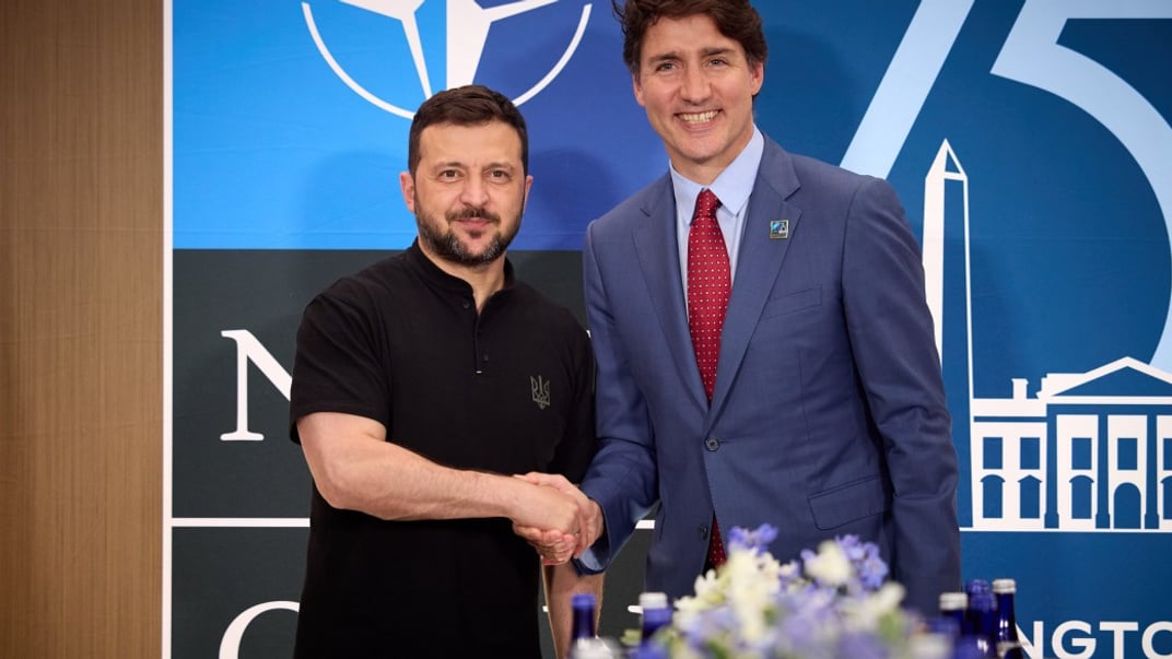Президент Украины Владимир Зеленский и премьер-министр Канады Джастин Трюдо во время встречи на саммите НАТО