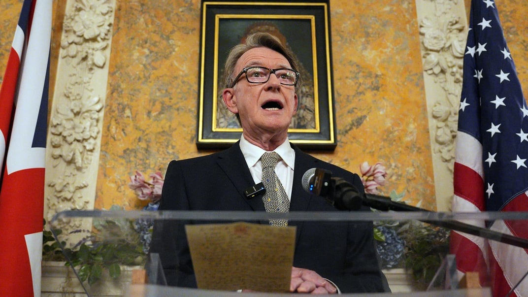 Посол Великобритании в Соединенных Штатах Питер Мандельсон выступает во время поздравительного приема в резиденции посла в Вашингтоне, 26 февраля 2025 года