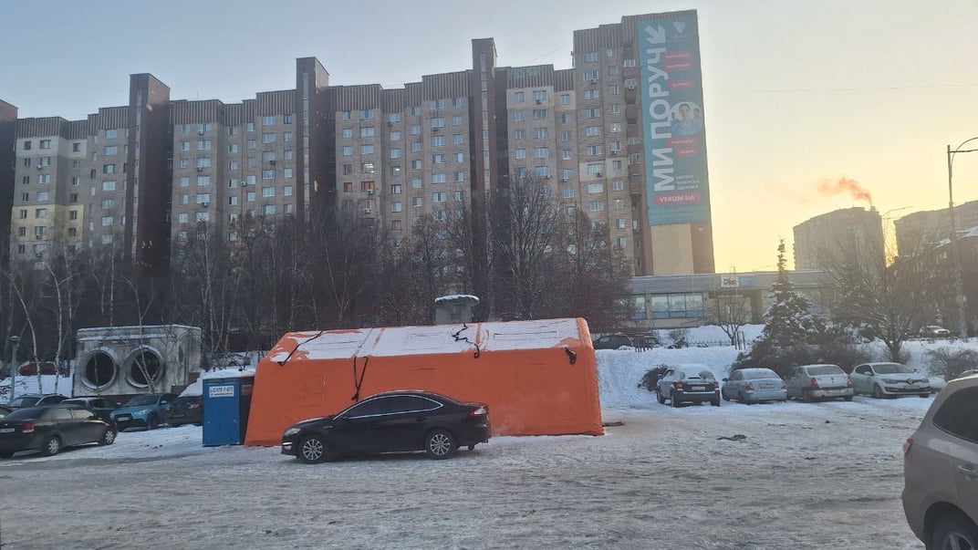 «Пункт незламності» біля метро «Деміївська»