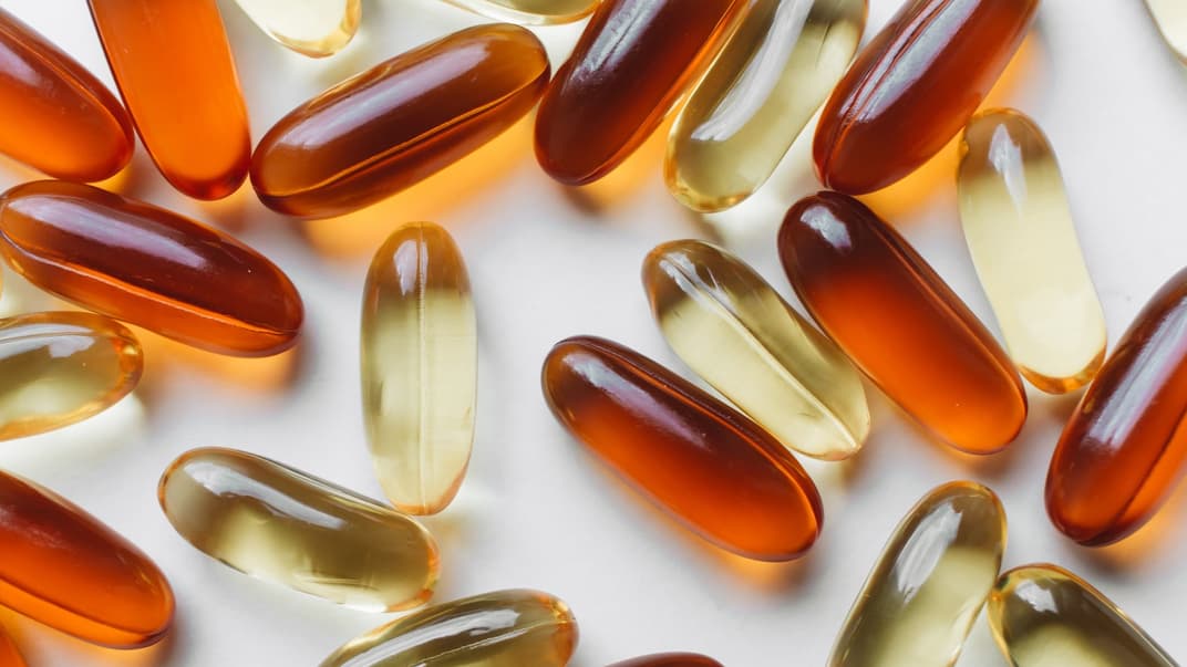 Купа розсіяних капсул зі вмістом омега-3