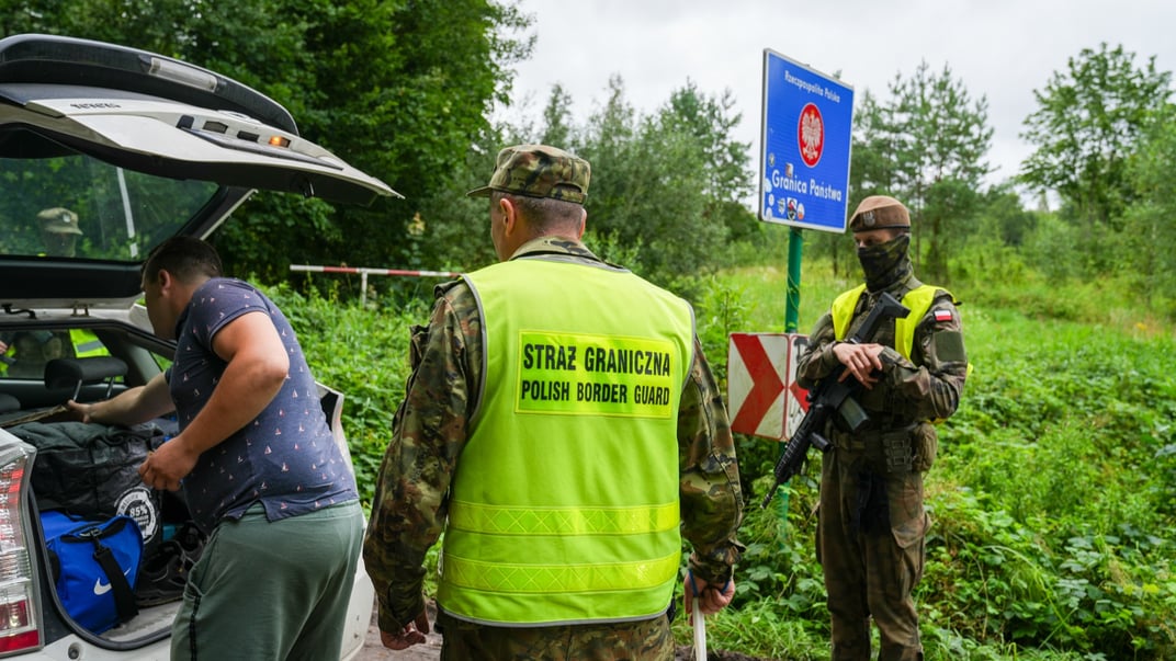 Польські прикордонники проводять перевірку на кордоні з Литвою