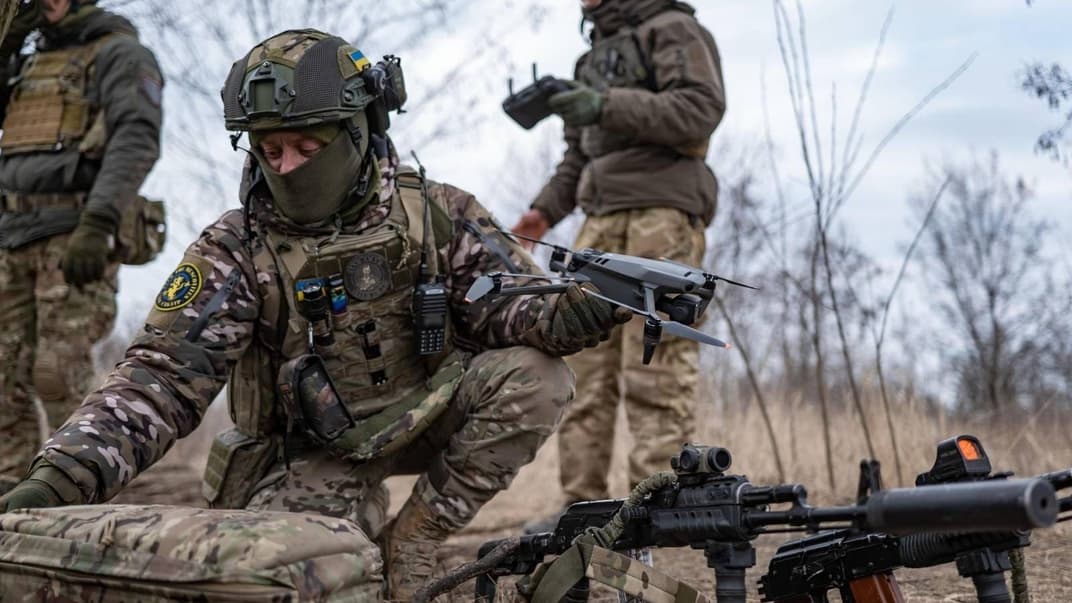 Українські військовослужбовці на полі бою