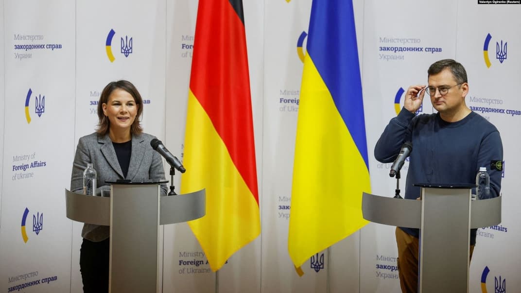 Анналена Бербок і Дмитро Кулеба на спільній пресконференції в Києві, 10 серпня 2022 року