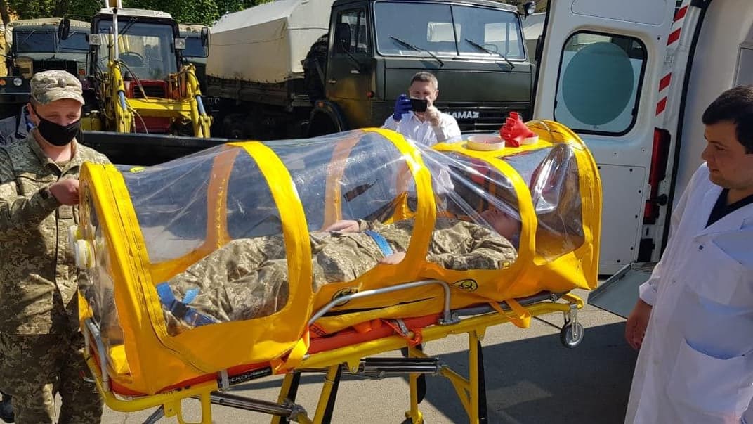 Національний військово-медичний клінічний центр купив бокс-ізолятор для транспортування інфікованих хворих