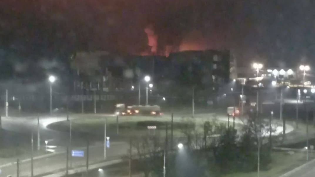 У Маріполі спалахнула пожежа у місцях скупчення особового складу й техніки росіян