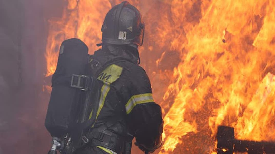 российский пожарный. Иллюстративное фото