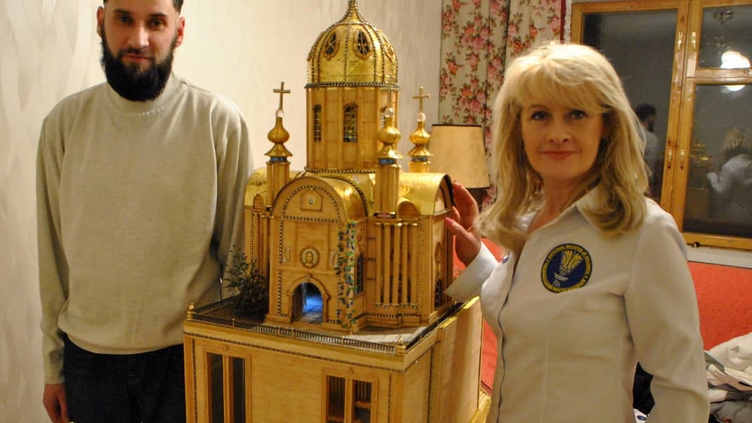 Харьковчанин 22 года создавал макет храма из спичек, бисера и золота. Его внесли в Книгу рекордов Украины