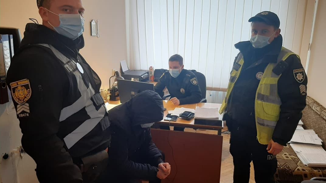 Правоохоронці затримали чоловіка, який напав з ножем на поліцейських, Червоноград, 10 грудня 2021 року