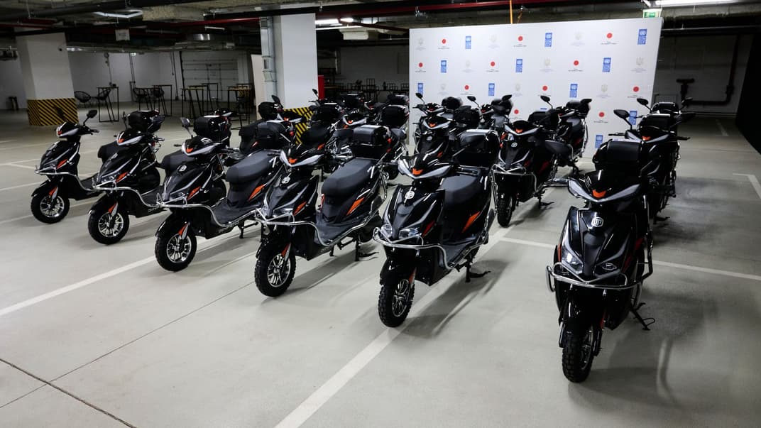 Электроскутеры, которые передадут социальным работникам в 11 областях