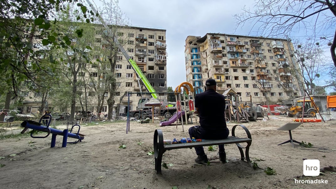 Будинок у Києві, в який влучила російська ракети у ніч проти 17 червня 2025 року Будинок у Києві, в який влучила російська ракети у ніч проти 17 червня 2025 року