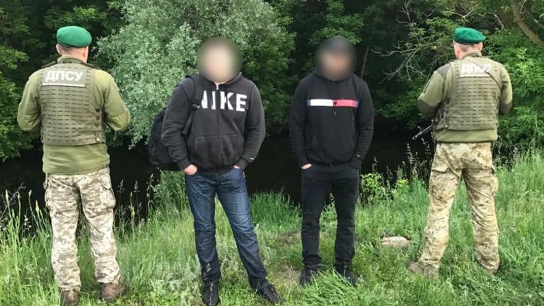 Россияне переплыли Ворсклу, чтобы отдохнуть в Одессе. Теперь еще как минимум пять лет украинских курортов им не видать