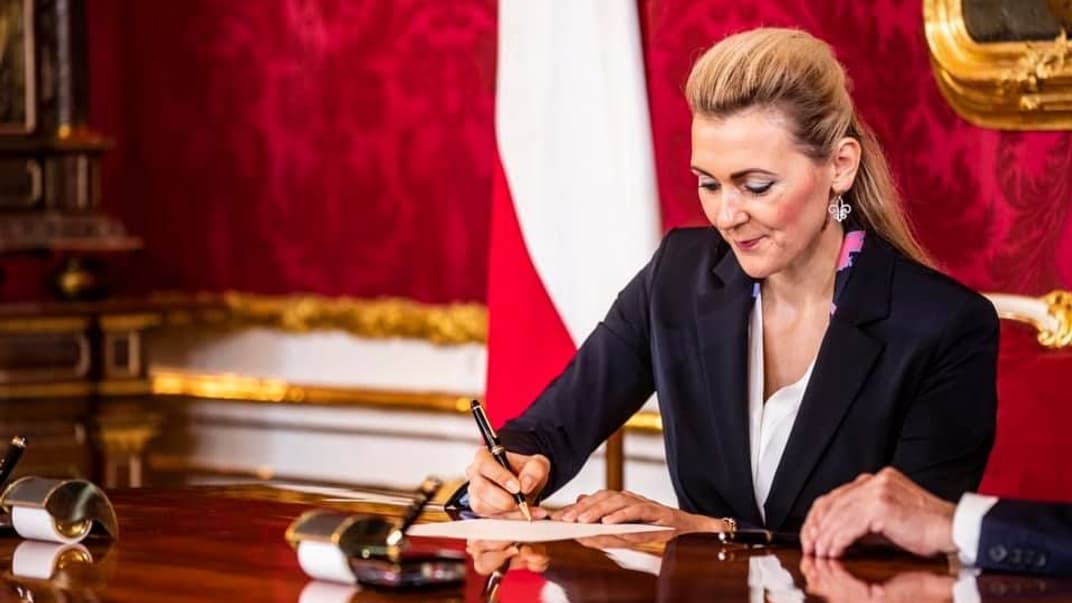 Міністерка праці, сім'ї та молоді Австрії Крістін Ашбахер подала у відставку після того, як її звинуватили в плагіаті