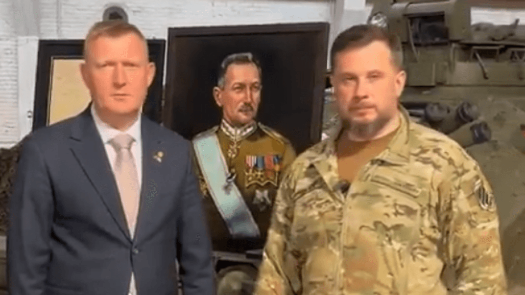 Міністр оборони Латвії Райвіс Мелніс (зліва) і бригадний генерал і командувач Третього армійського корпусу Андрій Білецький