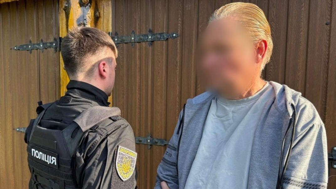 Поліціянт із затриманим американцем