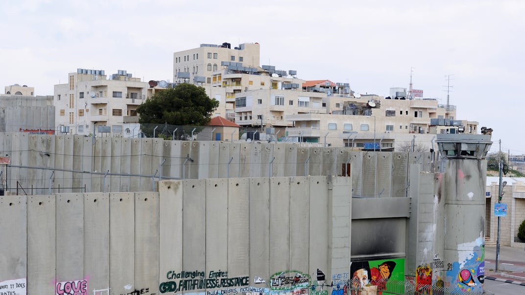 Ілюстративне фото. Вид на ізраїльський мур у місті Вифлеєм на Західному березі Йордану, 10 квітня 2014 року